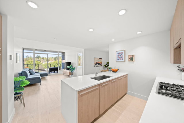 404 - 1210 27th Street E