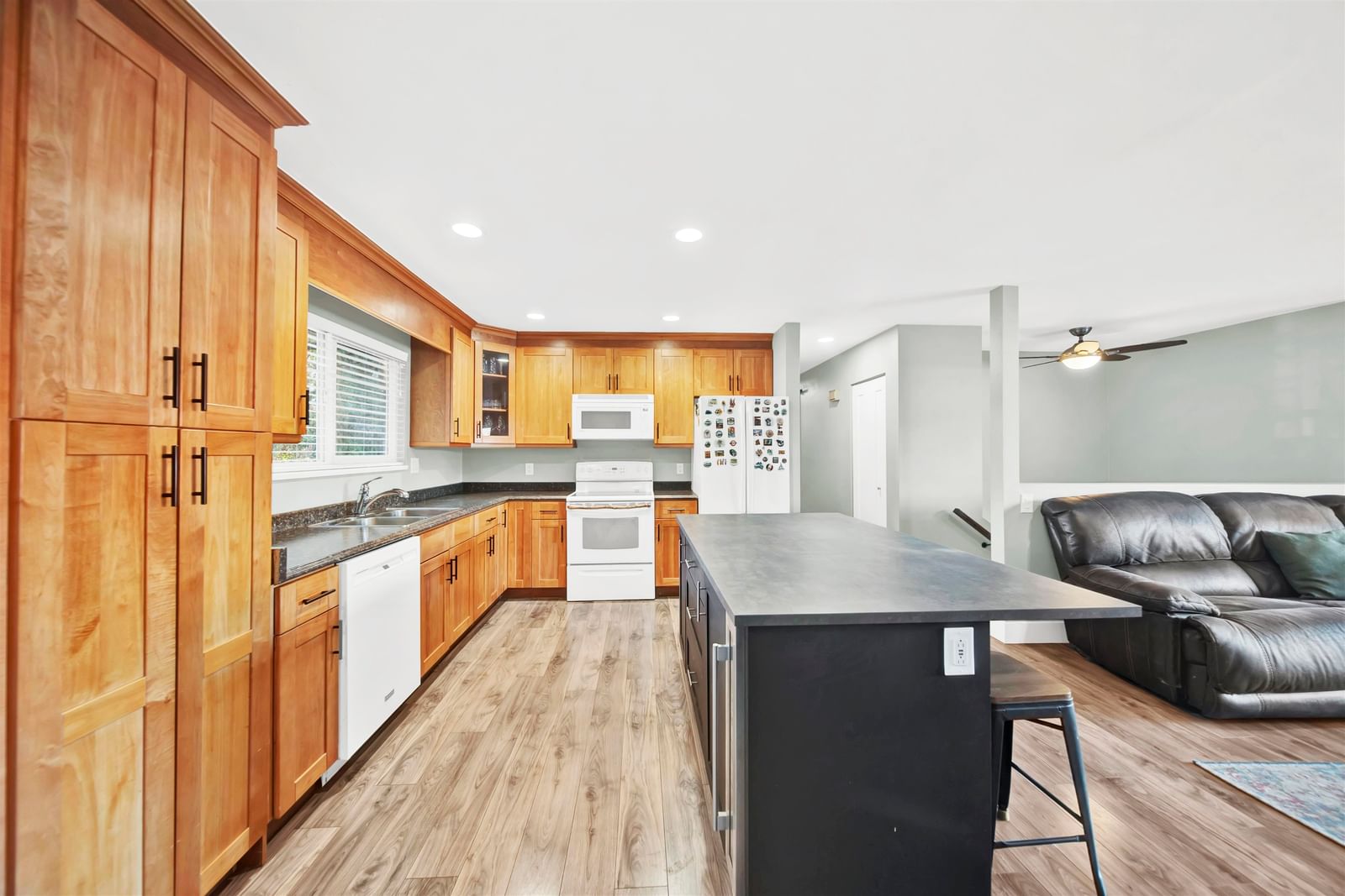 Listing Image 15
