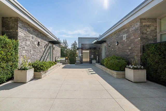 101 - 988 Keith Road