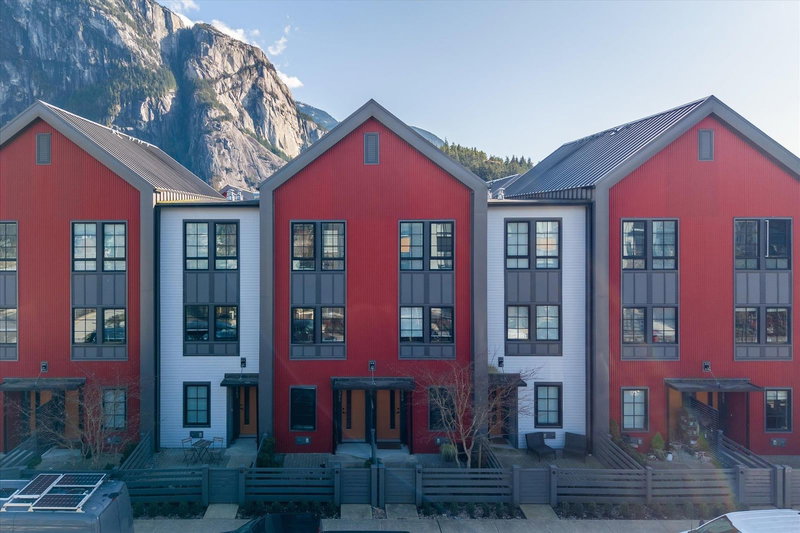 1361 Marinaside Place, Squamish, V8B 1A8 | Image 2