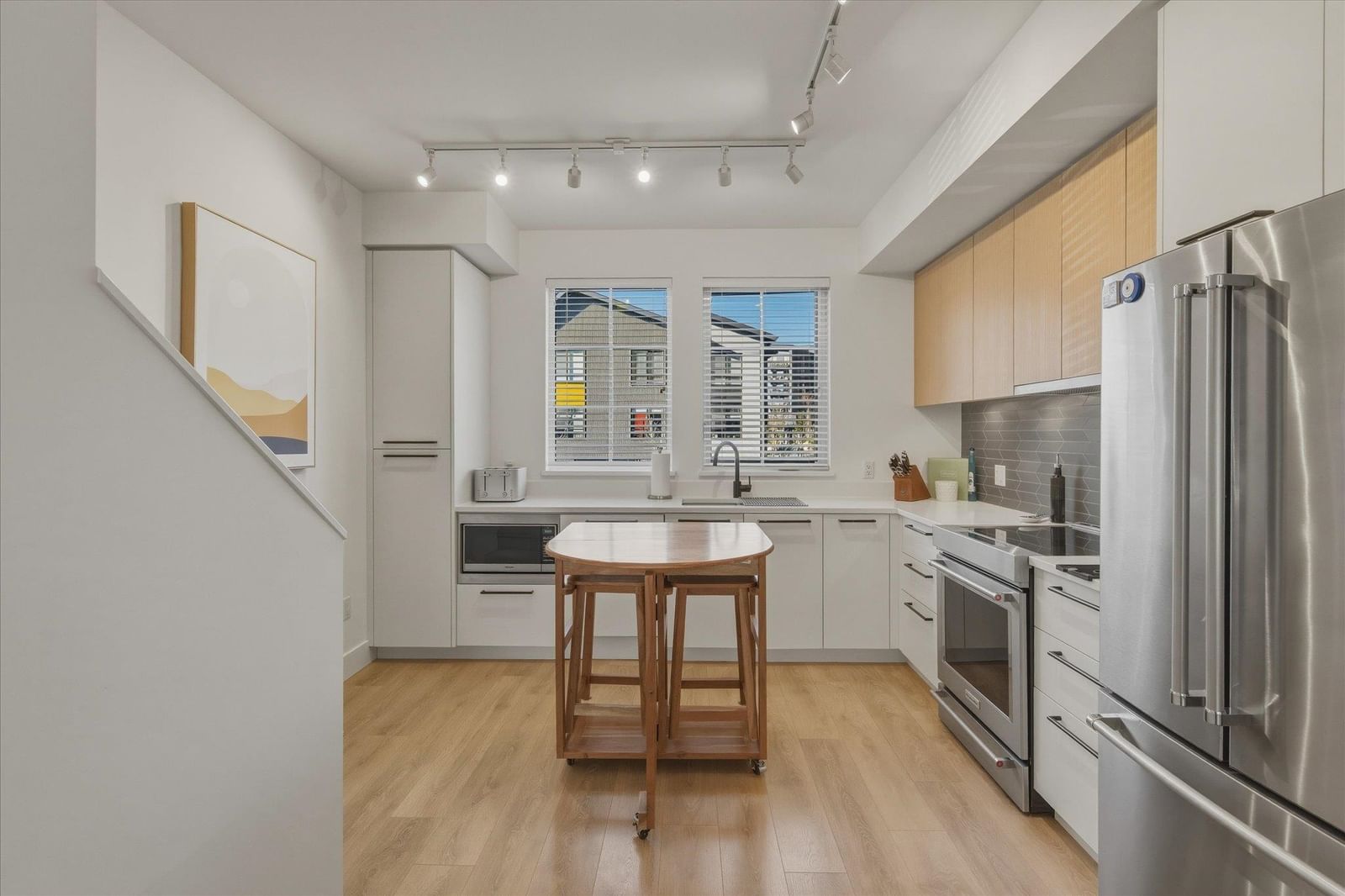 Listing Image 8