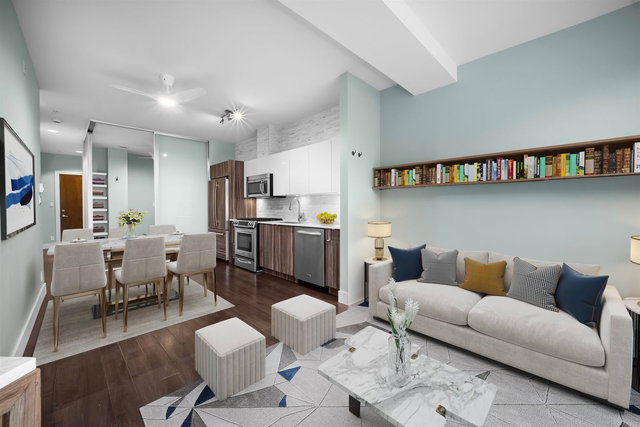 208 - 2250 Commercial Drive