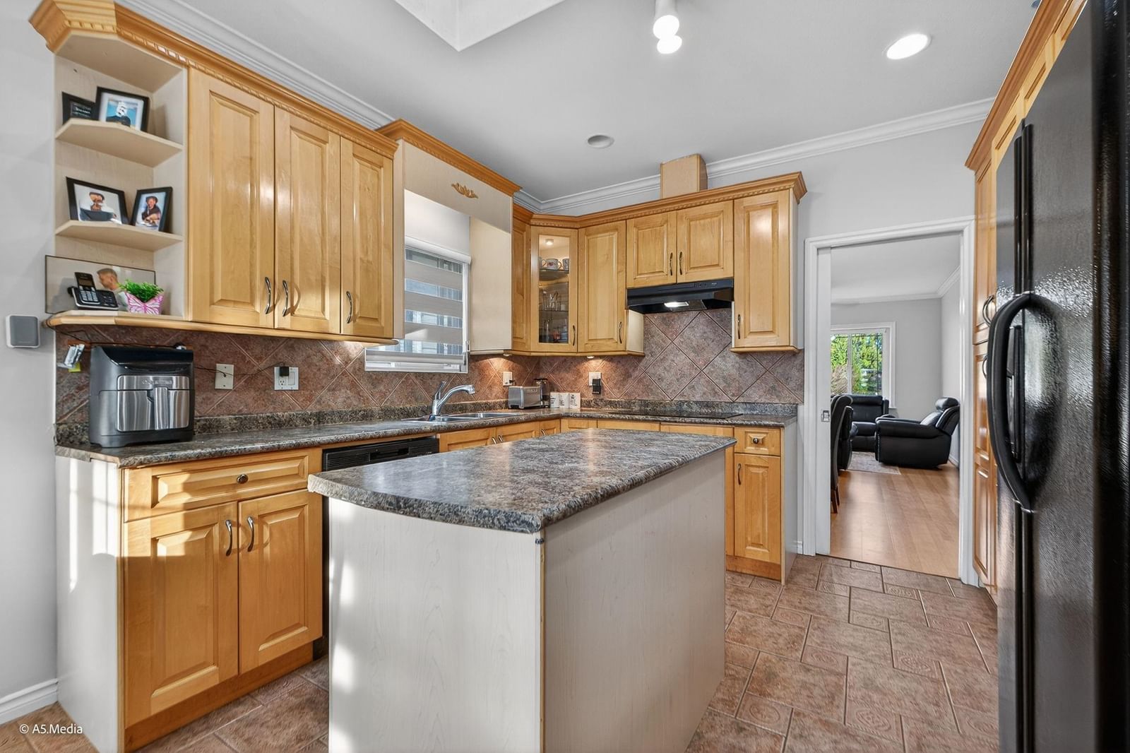 Listing Image 12