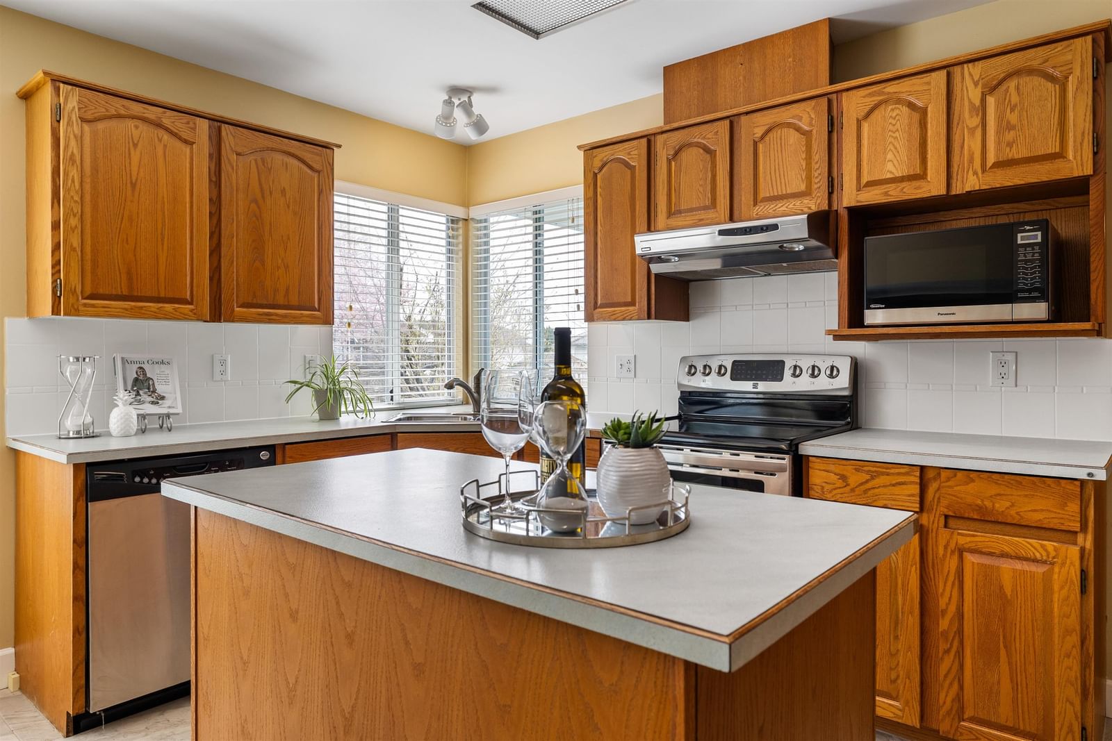 Listing Image 11
