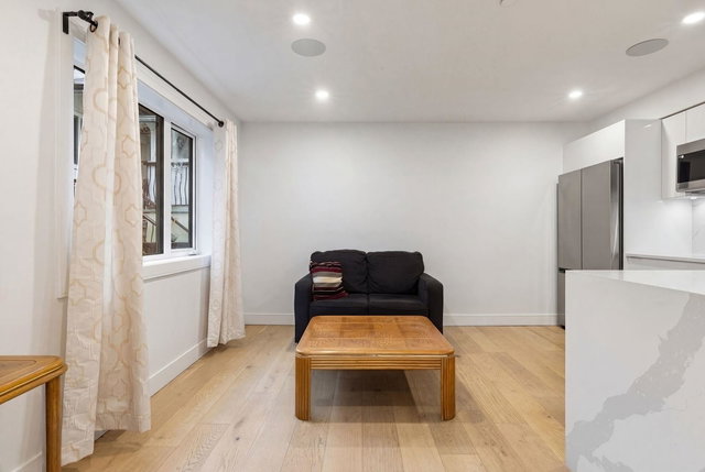 2885 Georgia Street E