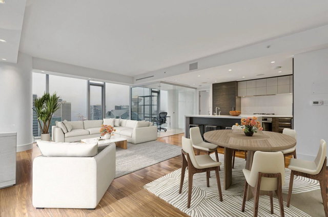 2702 - 667 Howe Street