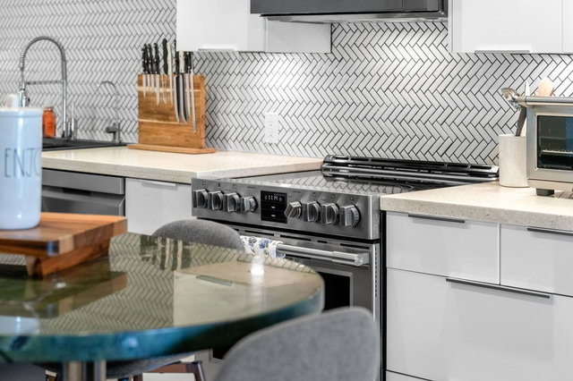 203 - 1066 13th Avenue W