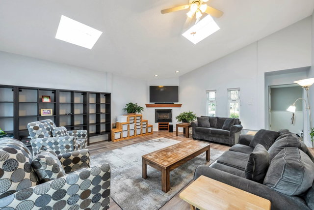 466 55 Street
