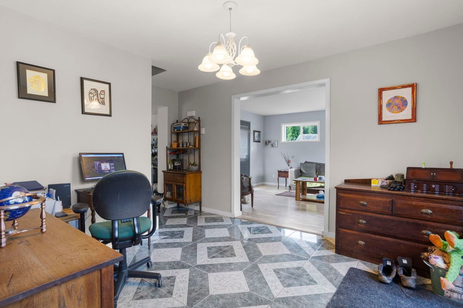 Listing Image 9