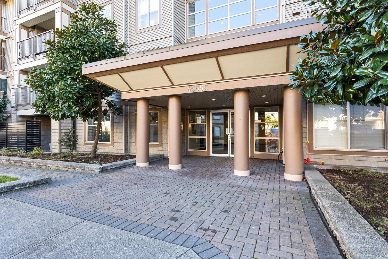 Listing Image 8