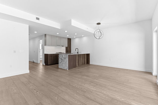 202 - 3590 39th Avenue W