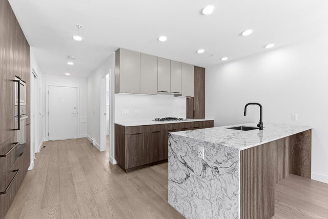 202 - 3590 39th Avenue W