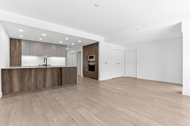 203 - 3590 39th Avenue W