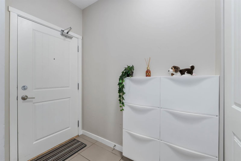 404 - 22290 North Avenue, Maple Ridge, V2X 8Z8 | Image 2