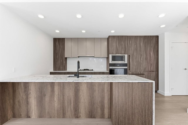 206 - 3590 39th Avenue W