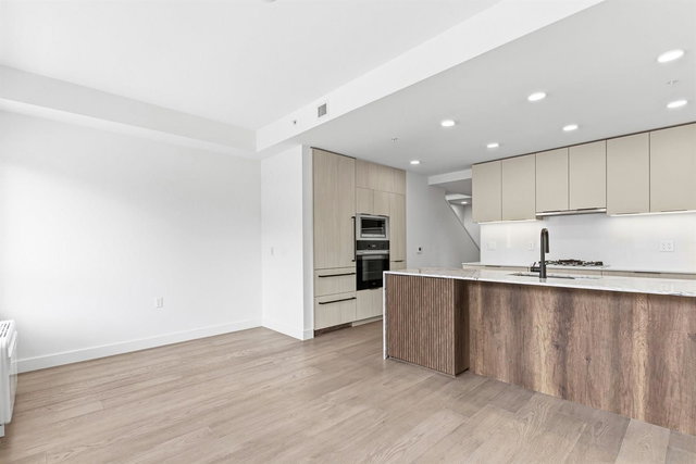 303 - 3590 39th Avenue W