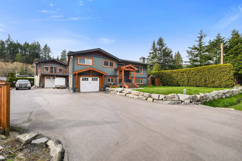 38101 Chestnut Avenue, Squamish, British Columbia