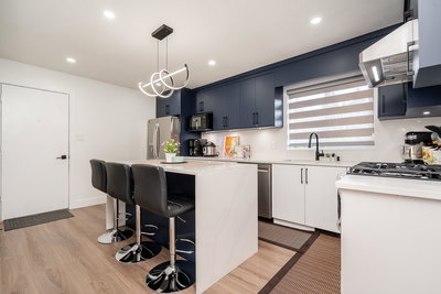 17233 60 Avenue | Surrey | Image