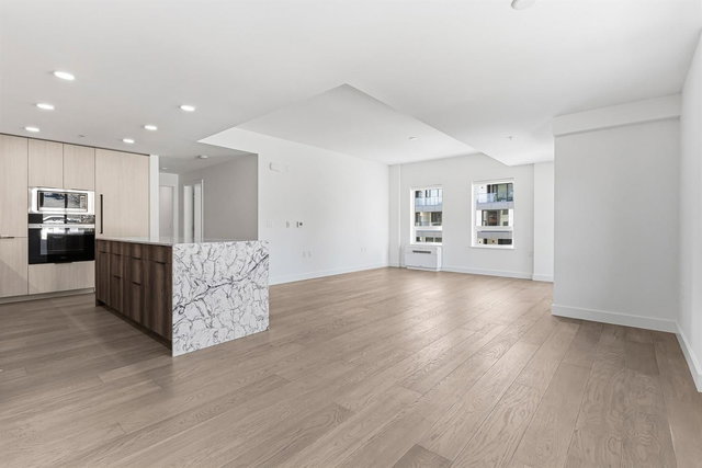 301 - 3590 39th Avenue W