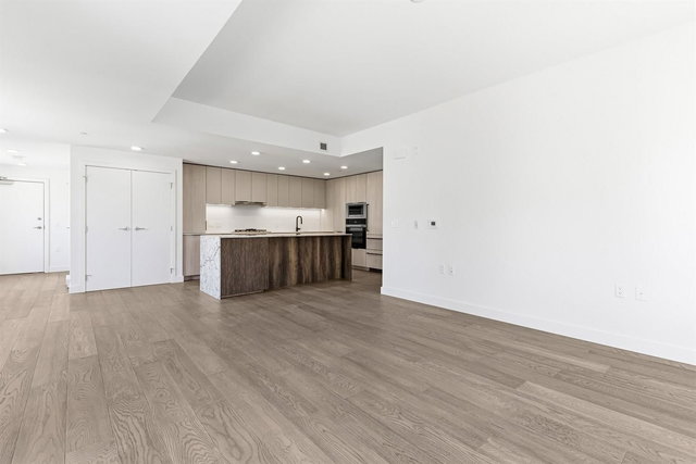 301 - 3590 39th Avenue W