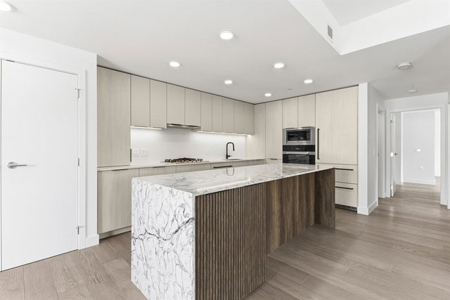 301 - 3590 39th Avenue W