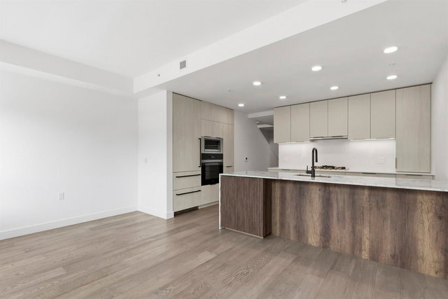 304 - 3590 39th Avenue W