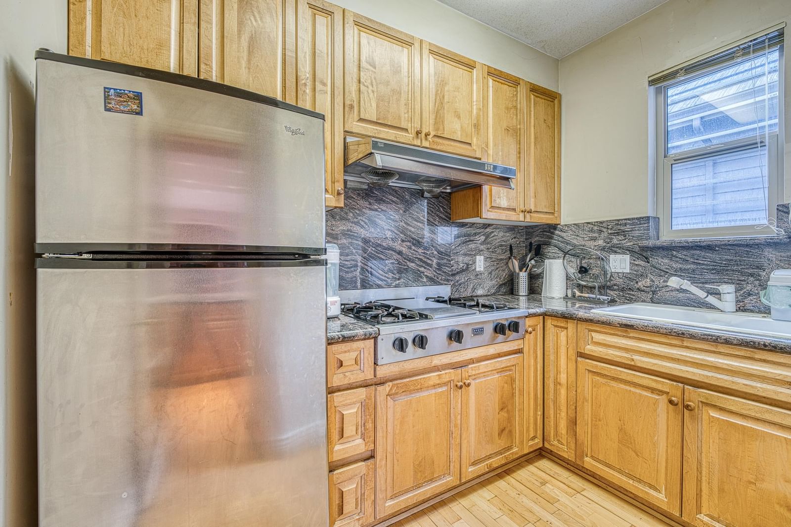 Listing Image 15