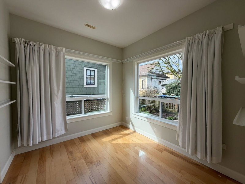 226 Gifford Place, New Westminster, V3L 1K7 | Image 2