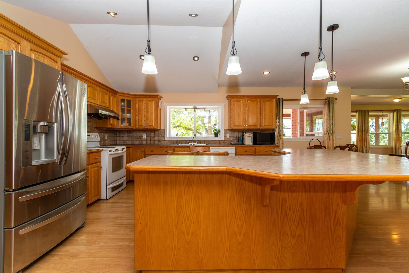 Listing Image 12