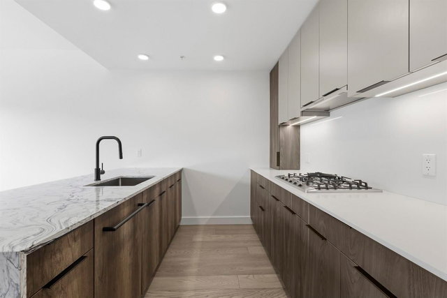 306 - 3590 39th Avenue W
