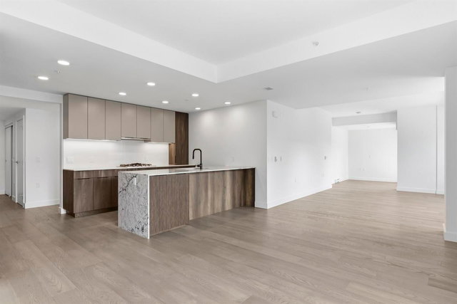 309 - 3590 39th Avenue W