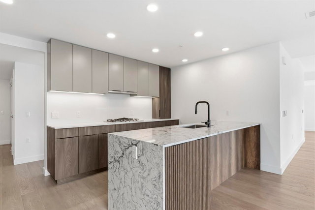 309 - 3590 39th Avenue W