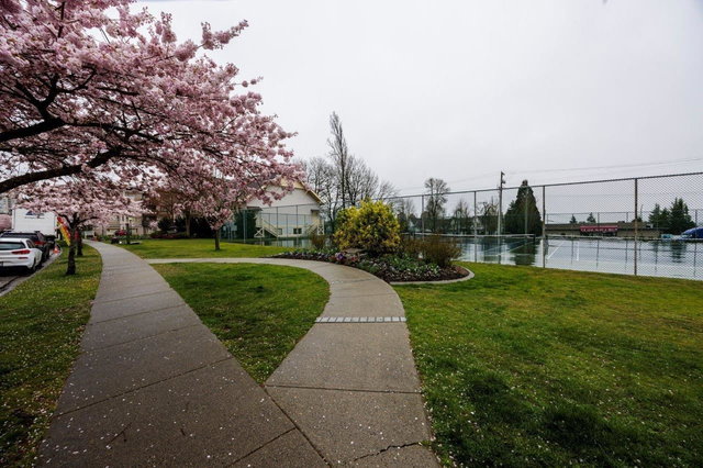 79 - 6588 Southoaks Crescent