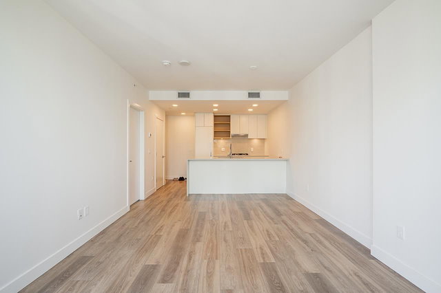 2101 - 4433 Alaska Street