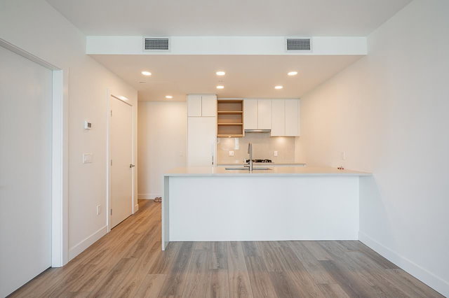 2101 - 4433 Alaska Street