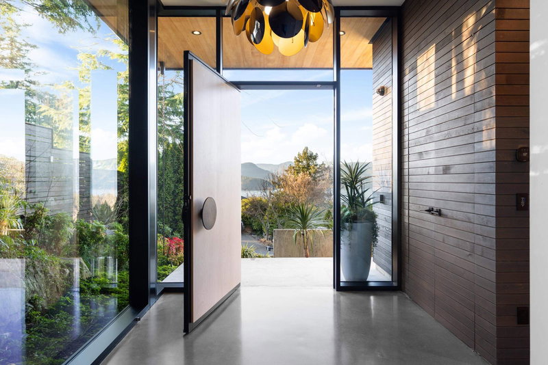 6252 Overstone Drive, West Vancouver, V7W 1X8 | Image 2