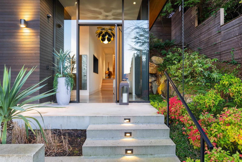 6252 Overstone Drive, West Vancouver, V7W 1X8 | Image 3