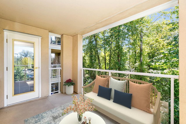 302 - 22722 Lougheed Highway