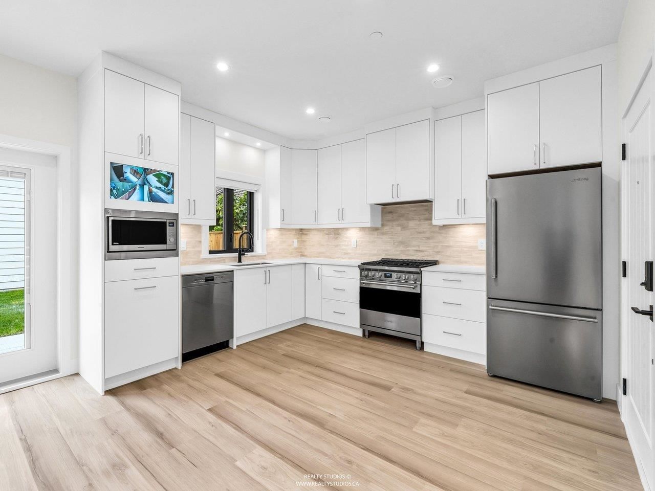 Listing Image 9