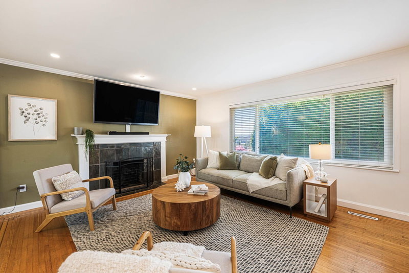 8326 Royal Oak Avenue, Burnaby, V5J 4L2 | Image 3