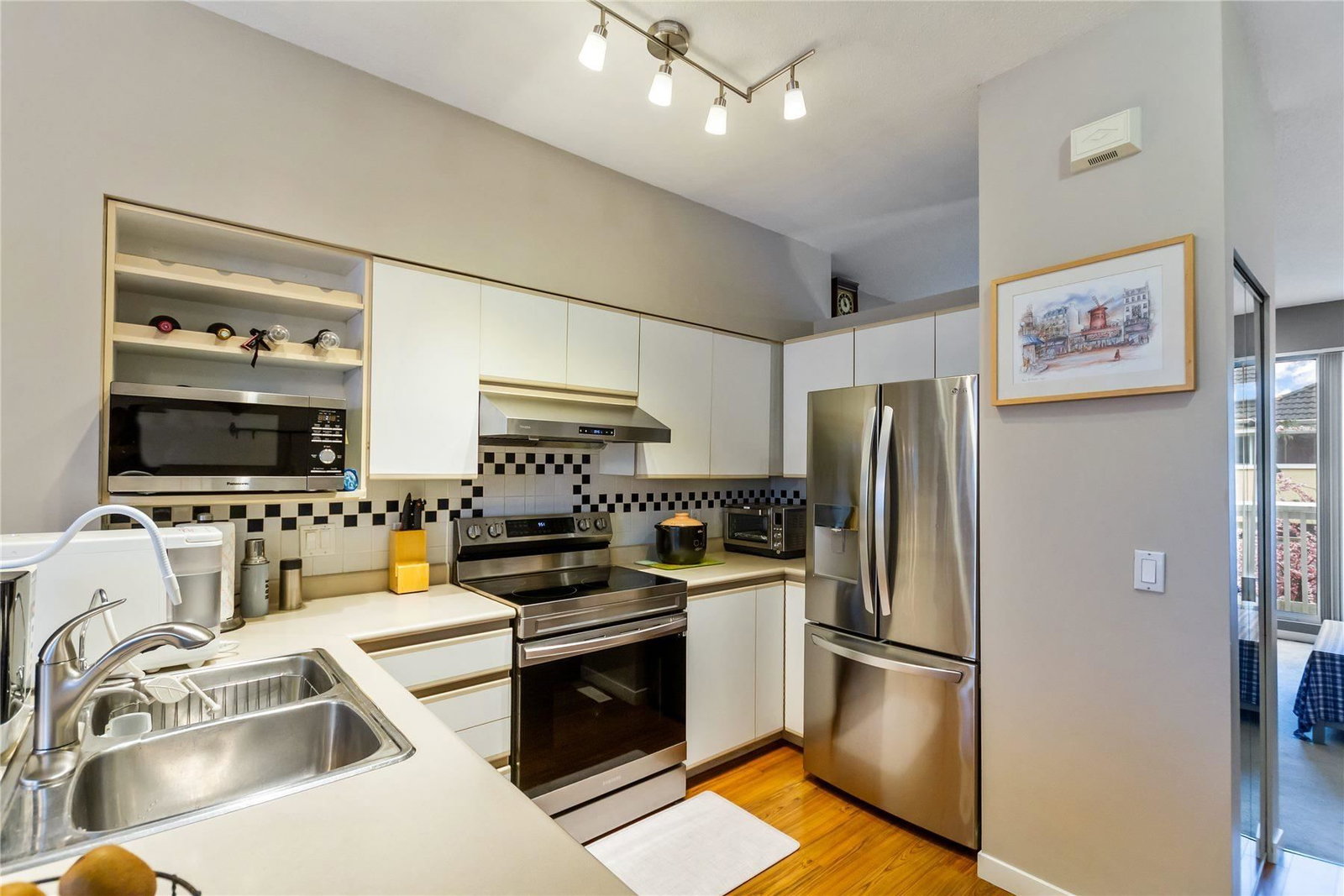 Listing Image 11