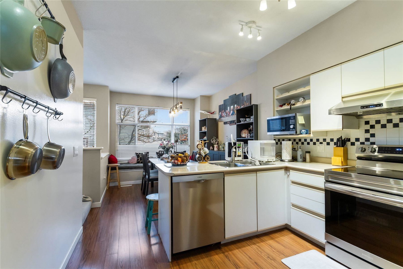 Listing Image 9