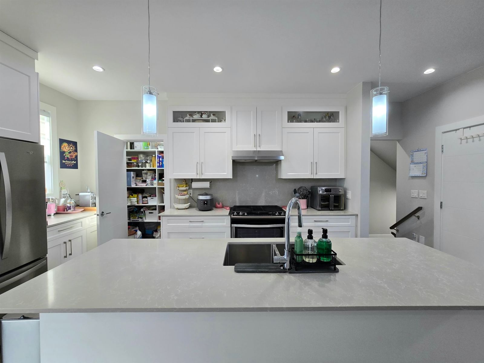 Listing Image 6