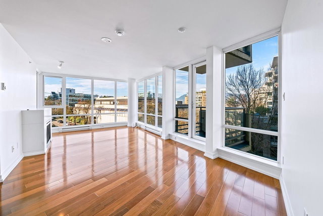 404 - 1690 8th Avenue W