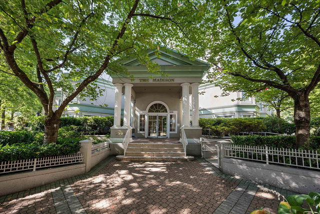 206 - 2990 Princess Crescent