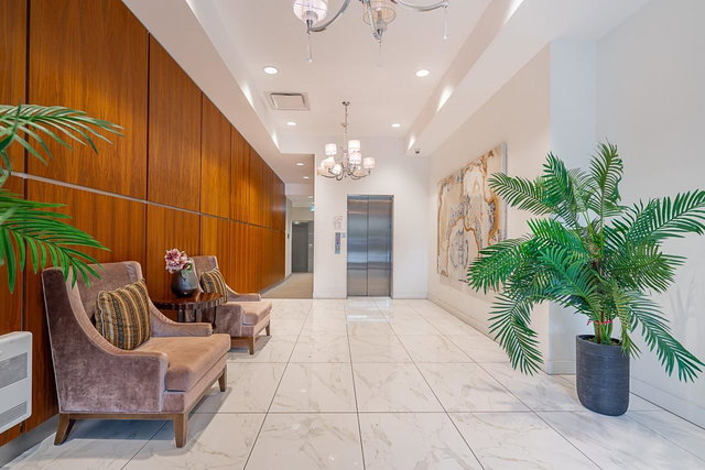 310 - 5325 West Boulevard