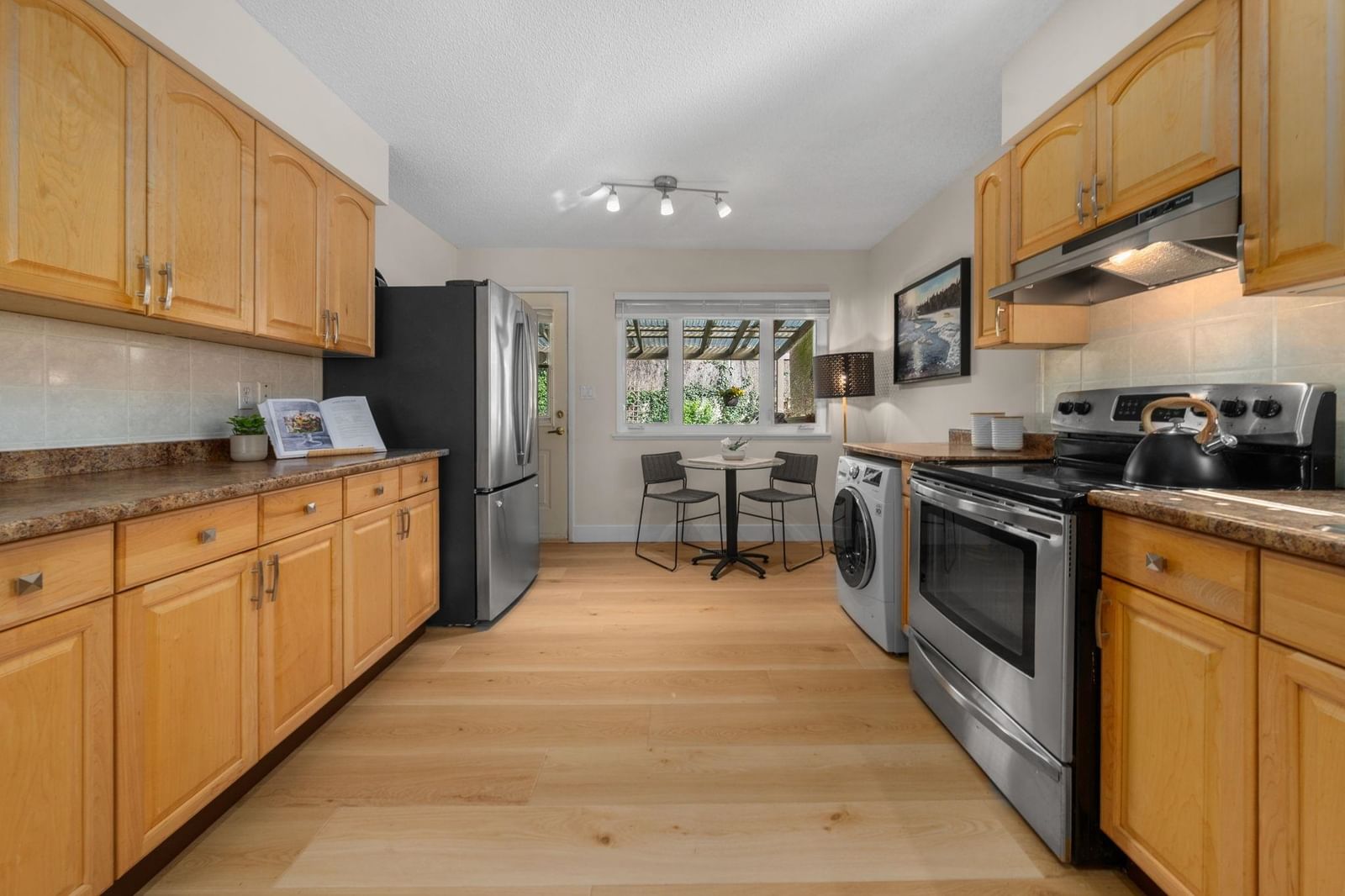 Listing Image 11
