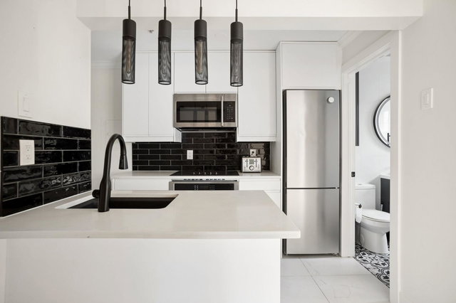 213 - 1940 Barclay Street