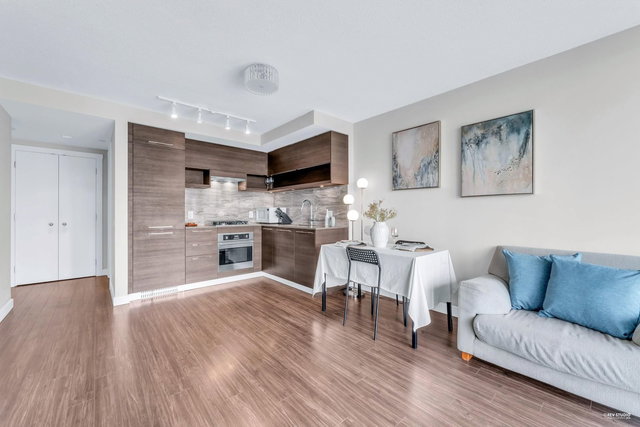 1501 - 570 Emerson Street