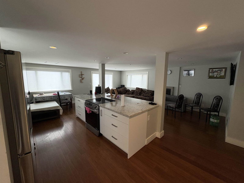 2225 Crystal Court, Abbotsford, V2T 6A7 | Image 2